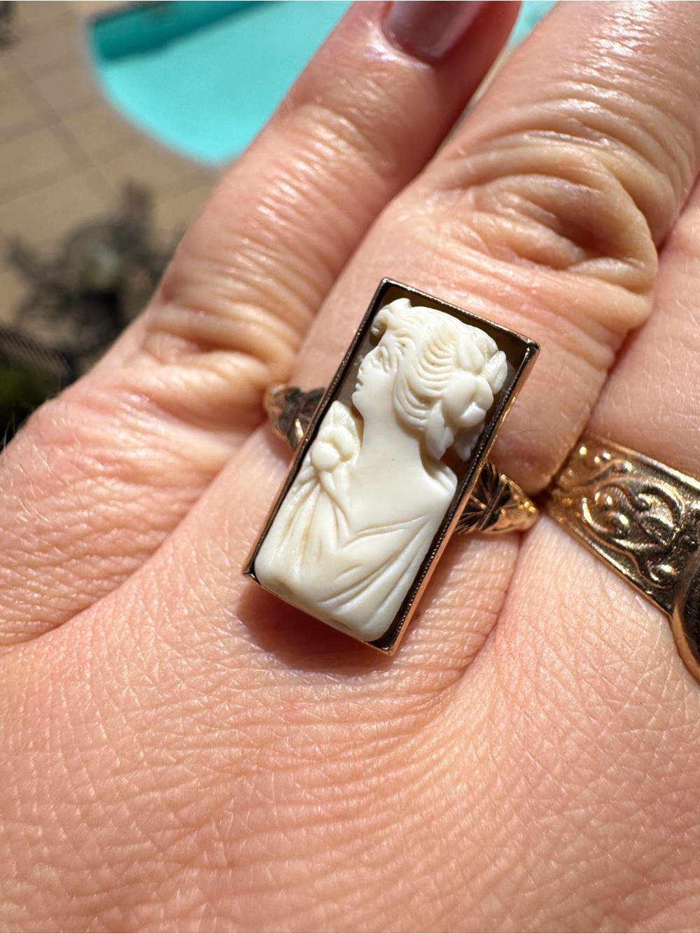 10k Vintage White Agate Cameo Rectangle Ring